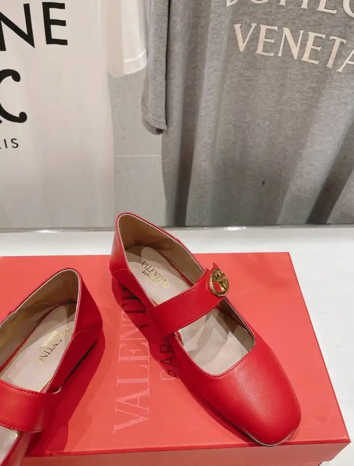 hype Valentino flat shoes