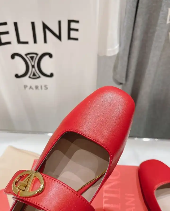 hype Valentino flat shoes