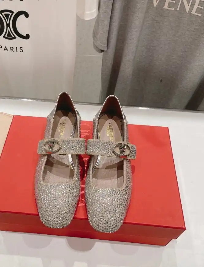 hype Valentino flat shoes