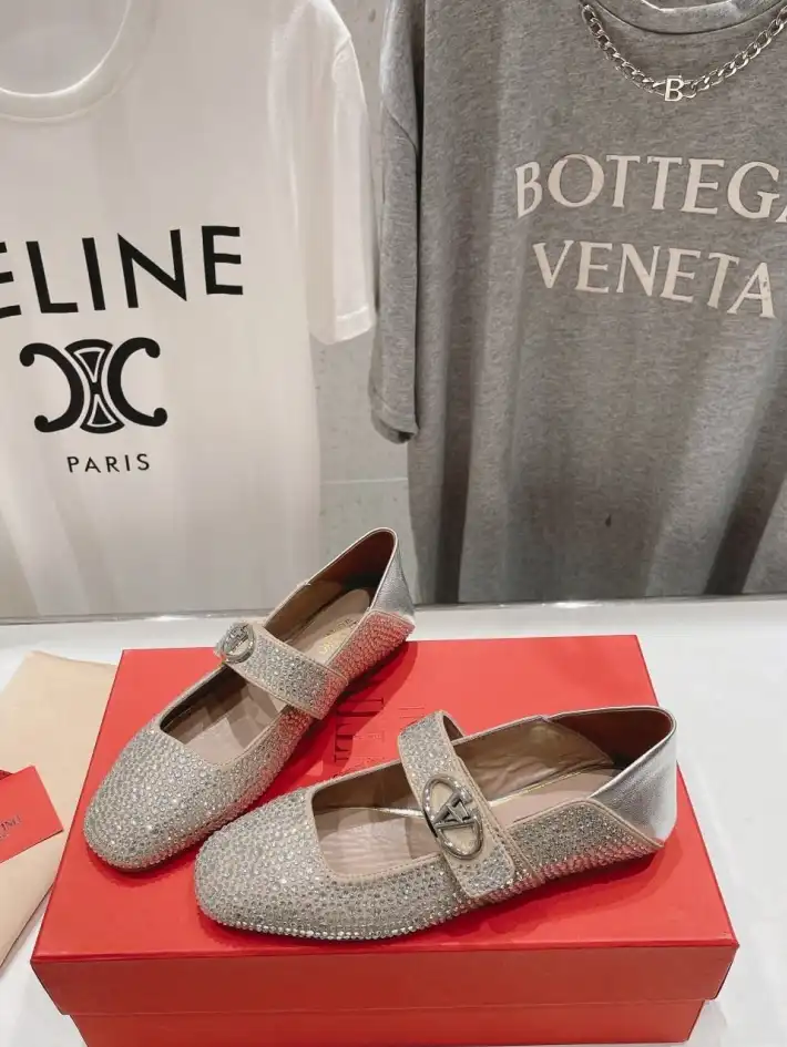 hype Valentino flat shoes