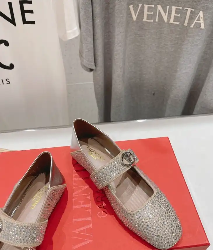 hype Valentino flat shoes