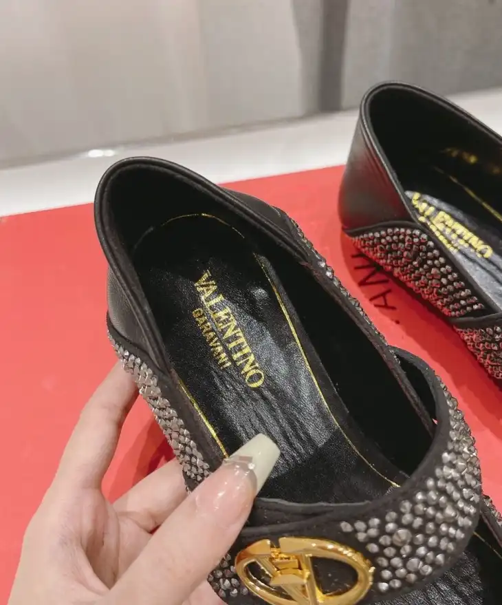 hype Valentino flat shoes