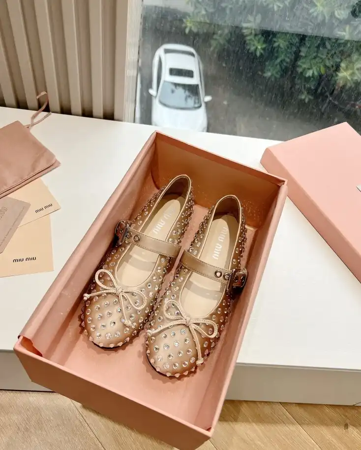 hype Miu Miu flat shoes