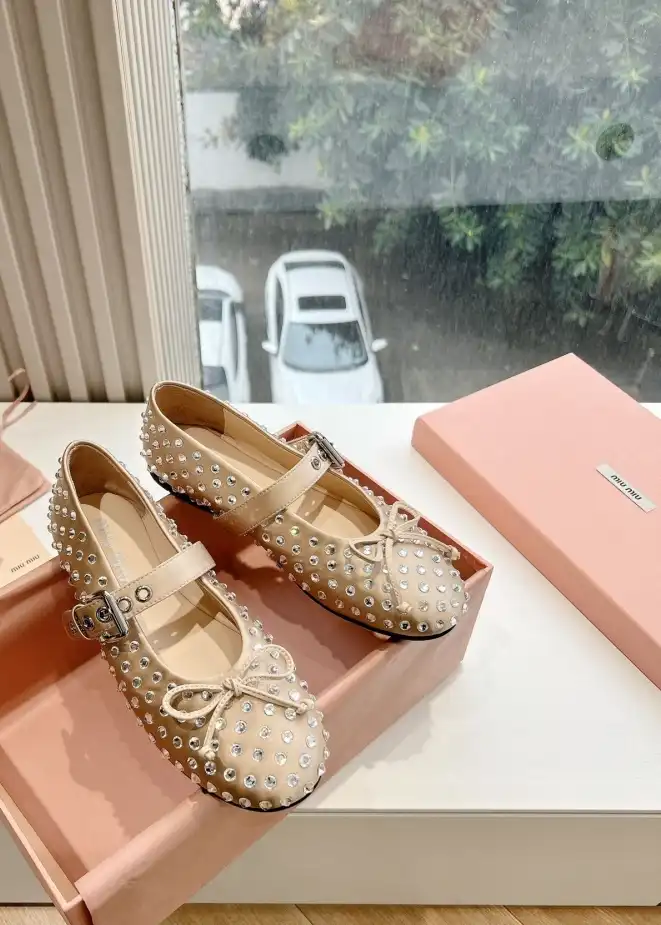 hype Miu Miu flat shoes