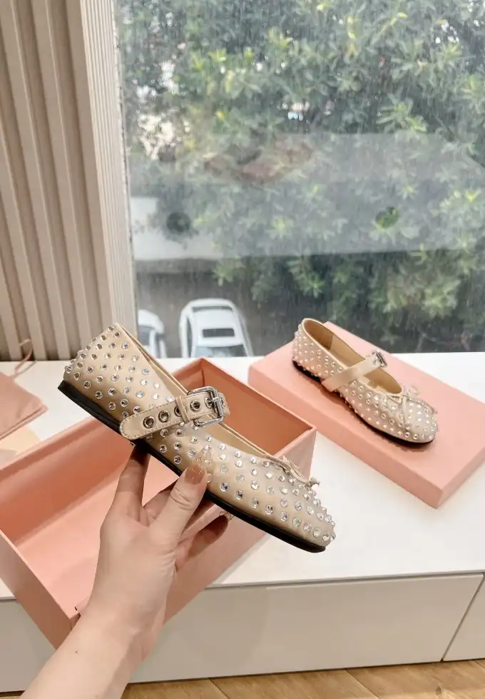 hype Miu Miu flat shoes