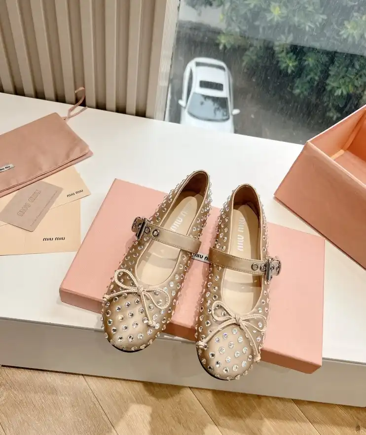 hype Miu Miu flat shoes