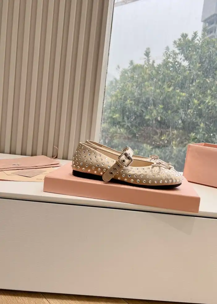 hype Miu Miu flat shoes