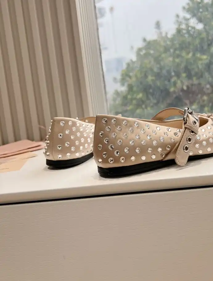 hype Miu Miu flat shoes