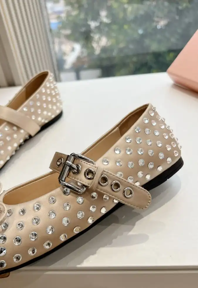 hype Miu Miu flat shoes