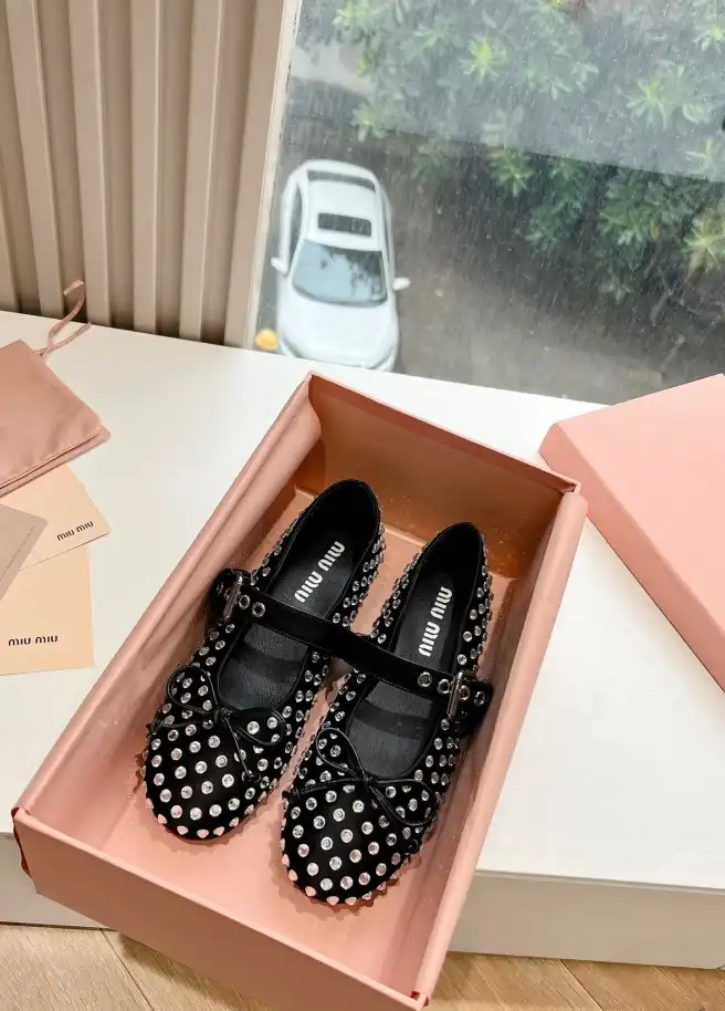 hype Miu Miu flat shoes