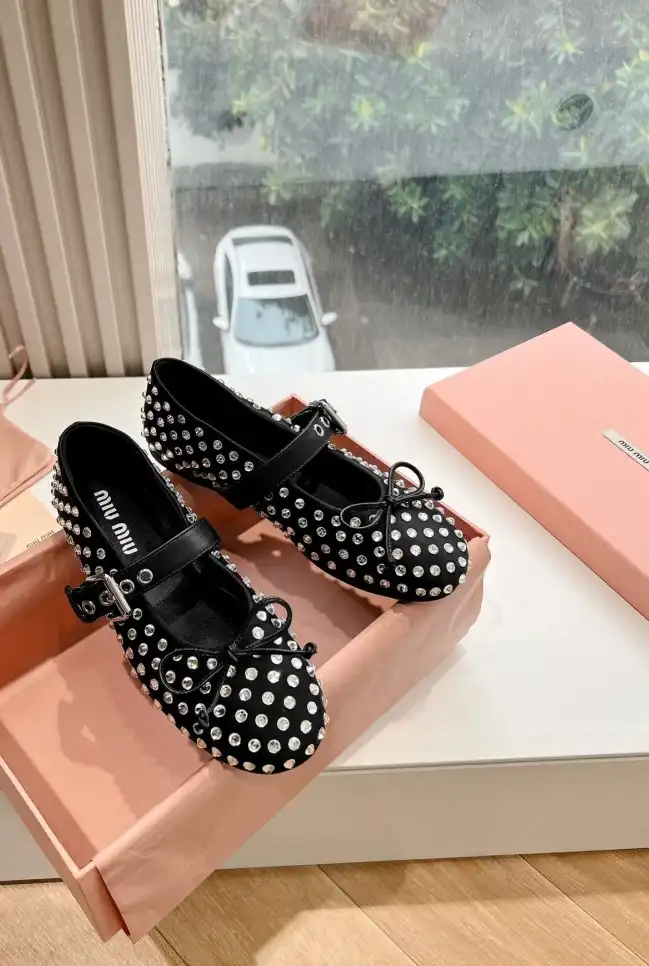 hype Miu Miu flat shoes