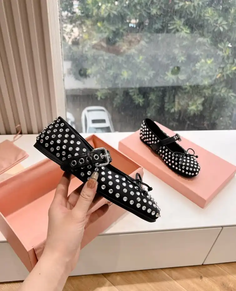 hype Miu Miu flat shoes