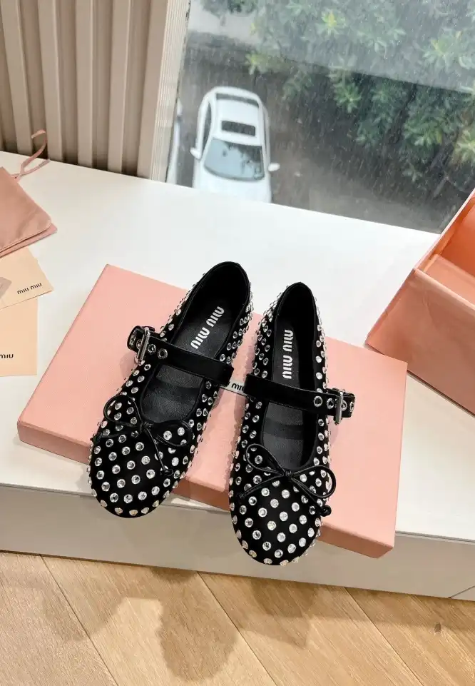 hype Miu Miu flat shoes