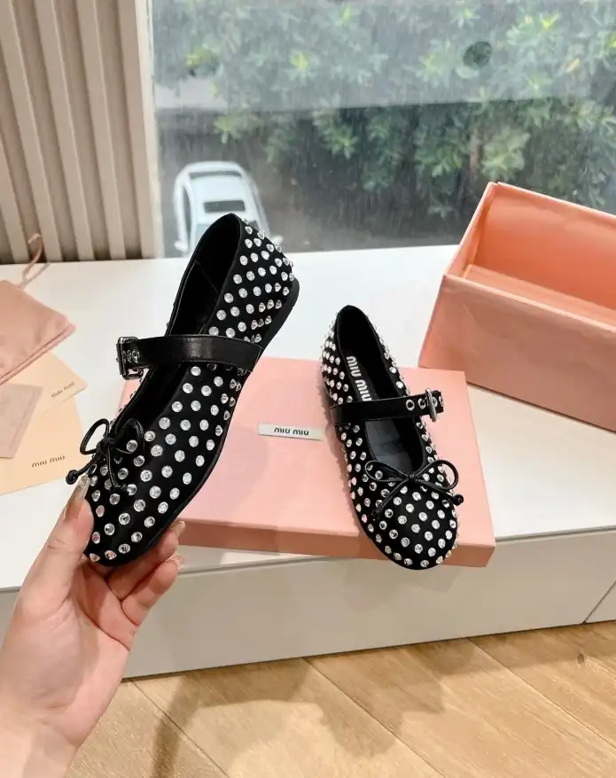 hype Miu Miu flat shoes