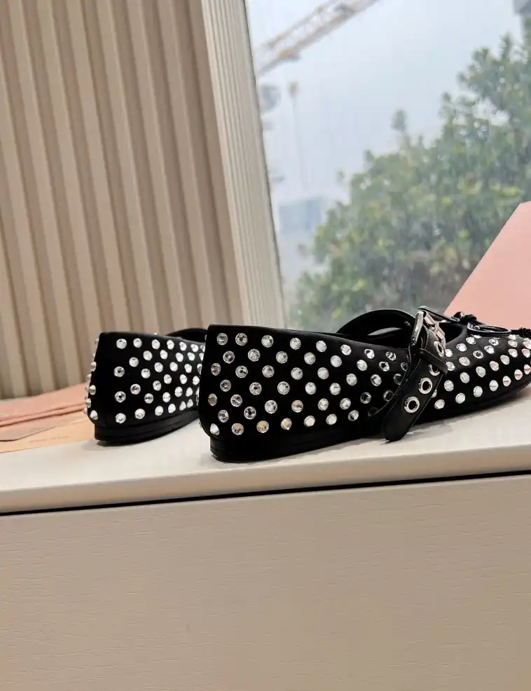 hype Miu Miu flat shoes