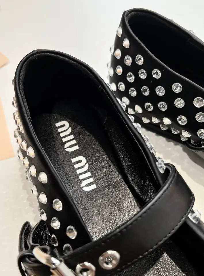 hype Miu Miu flat shoes