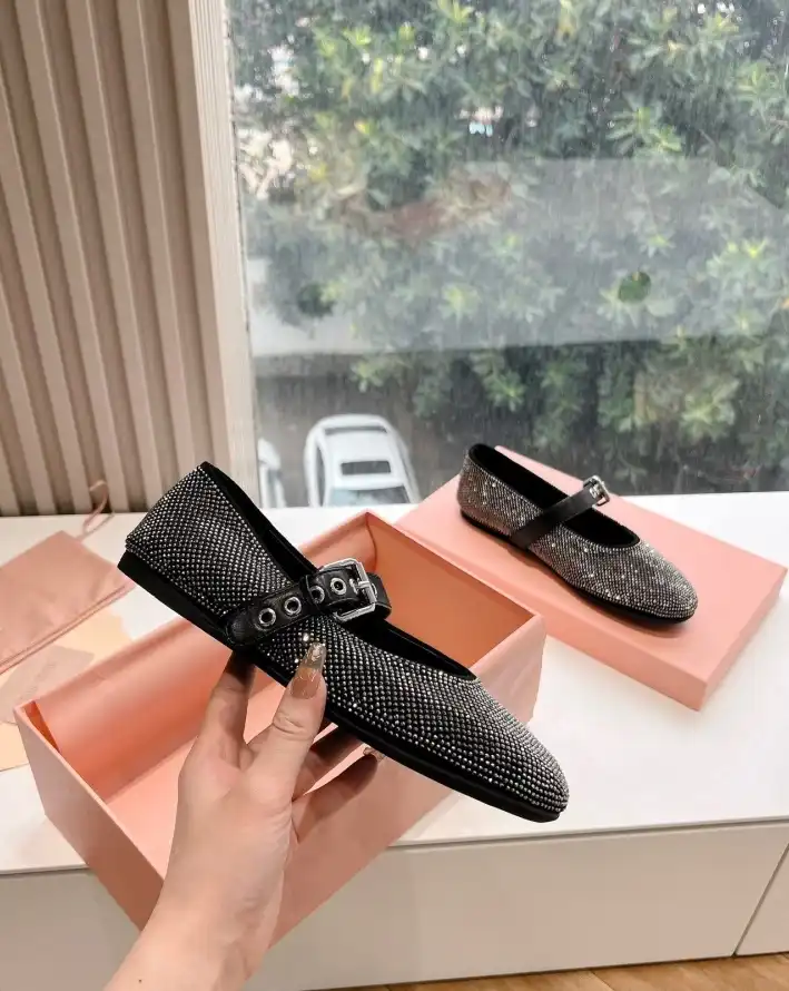 hype Miu Miu flat shoes