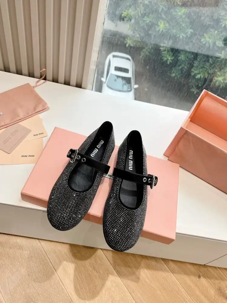 hype Miu Miu flat shoes