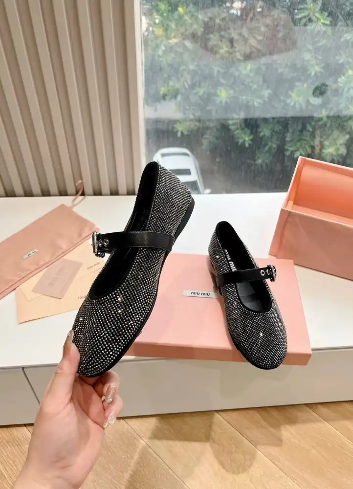 hype Miu Miu flat shoes