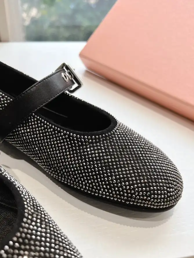 hype Miu Miu flat shoes