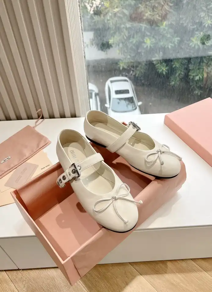 hype Miu Miu flat shoes