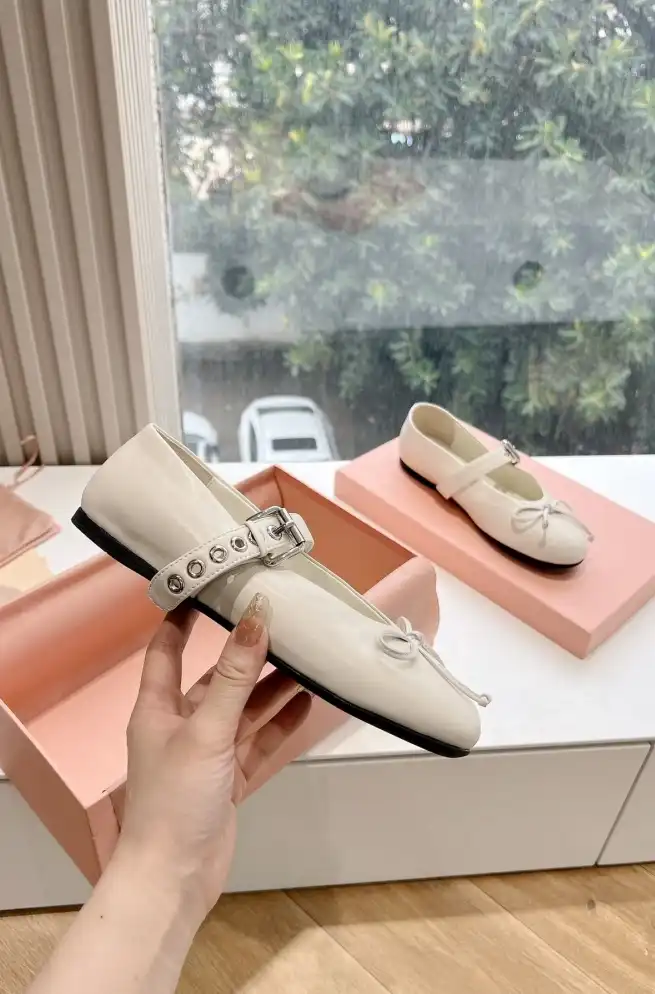 hype Miu Miu flat shoes