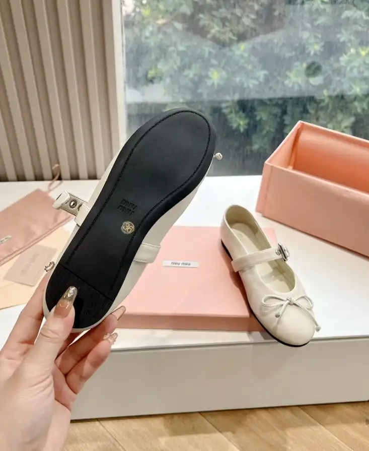 hype Miu Miu flat shoes