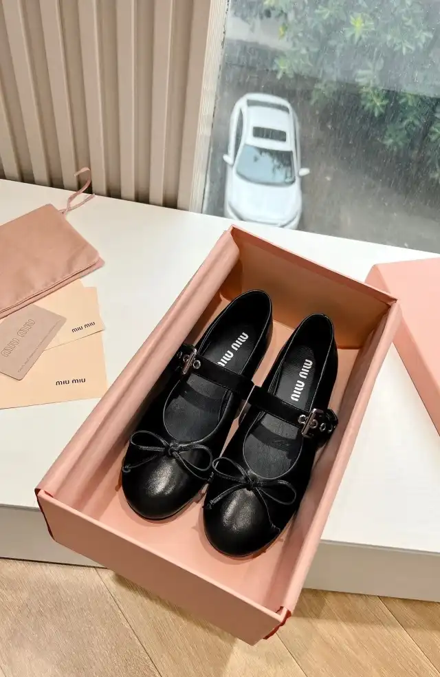 hype Miu Miu flat shoes