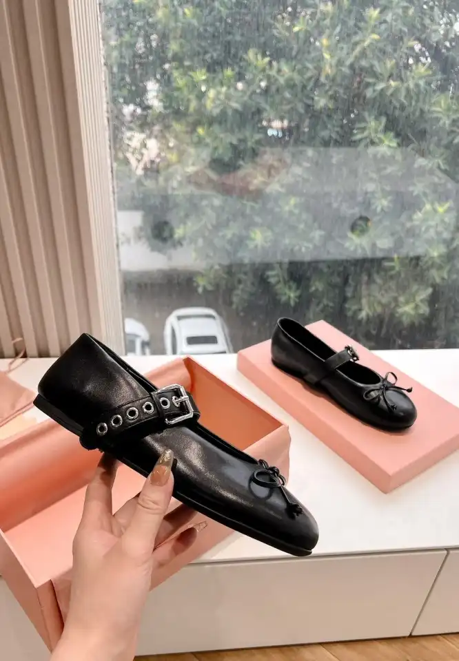 hype Miu Miu flat shoes