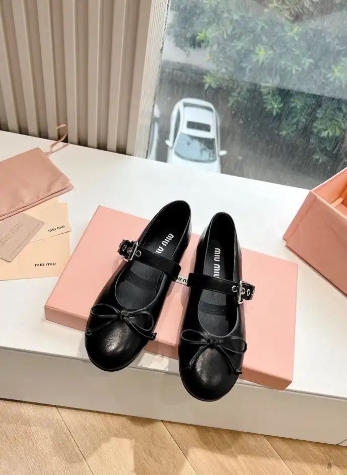 hype Miu Miu flat shoes