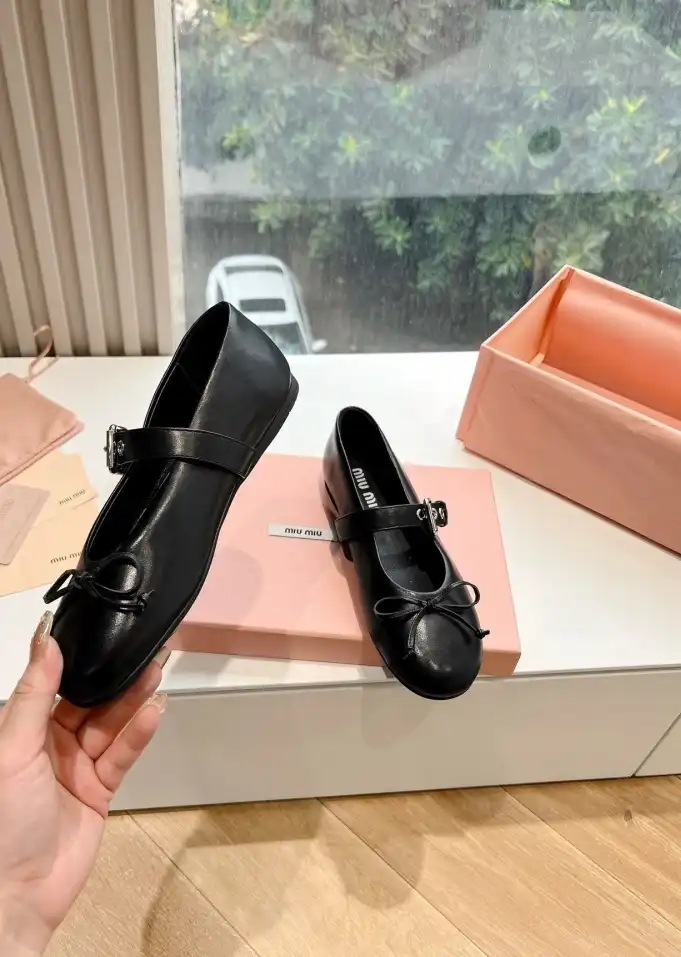 hype Miu Miu flat shoes