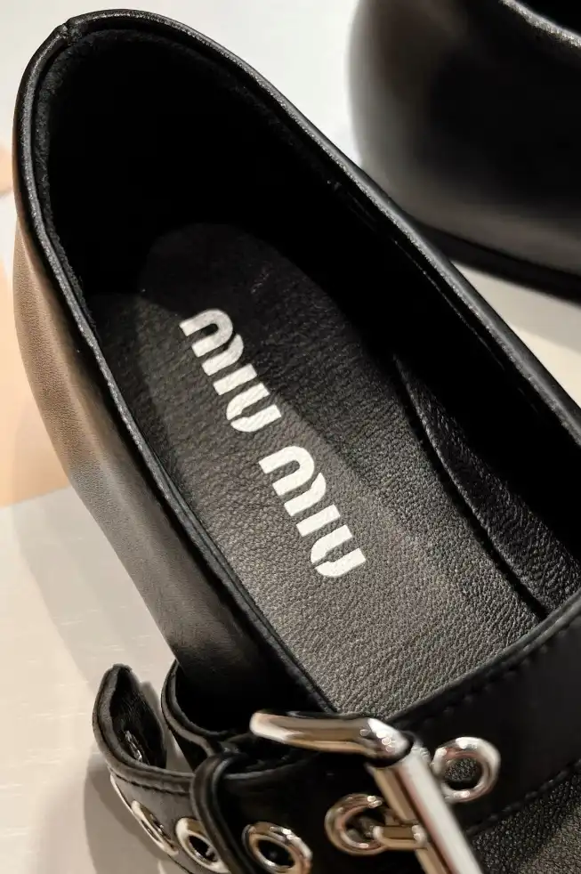 hype Miu Miu flat shoes