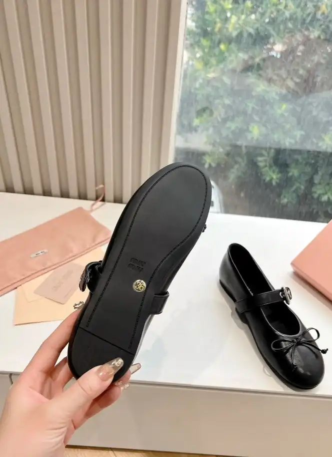 hype Miu Miu flat shoes