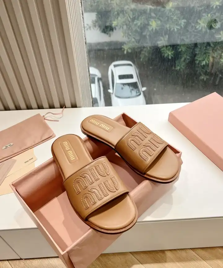 hype Miu Miu flat shoes