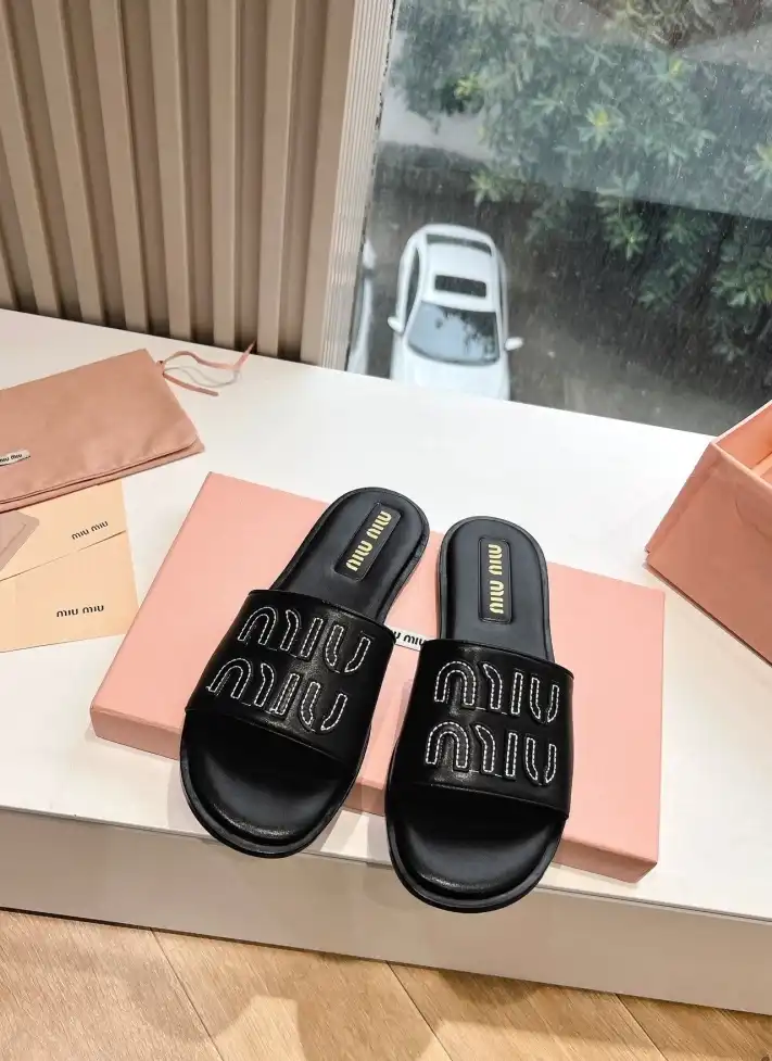 hype Miu Miu flat shoes