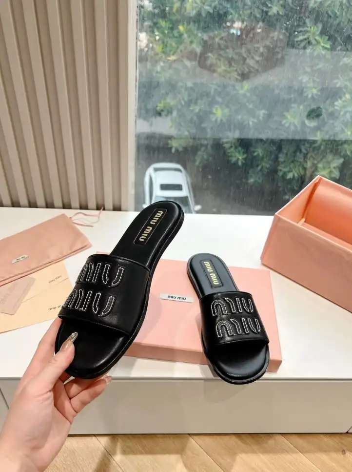 hype Miu Miu flat shoes