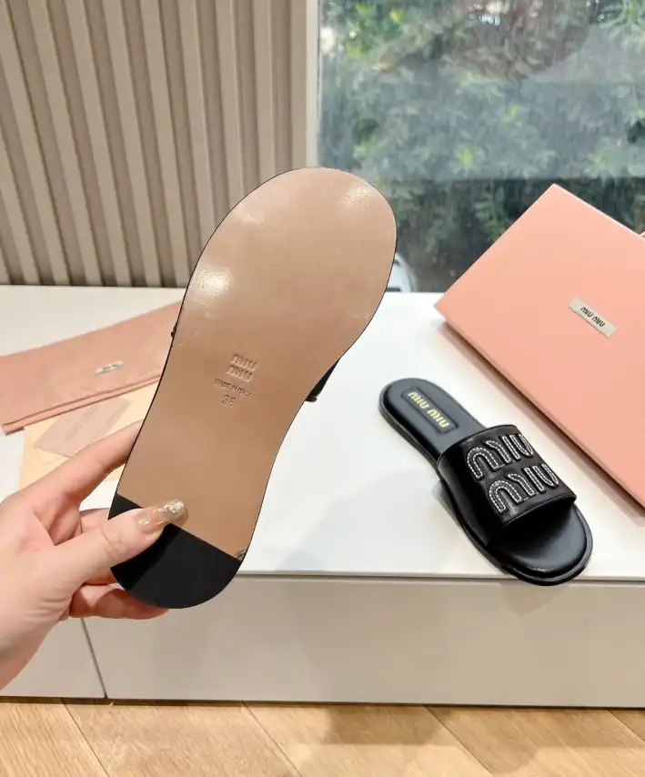 hype Miu Miu flat shoes