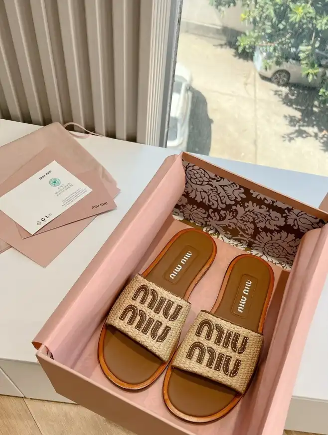 hype Miu Miu flat shoes