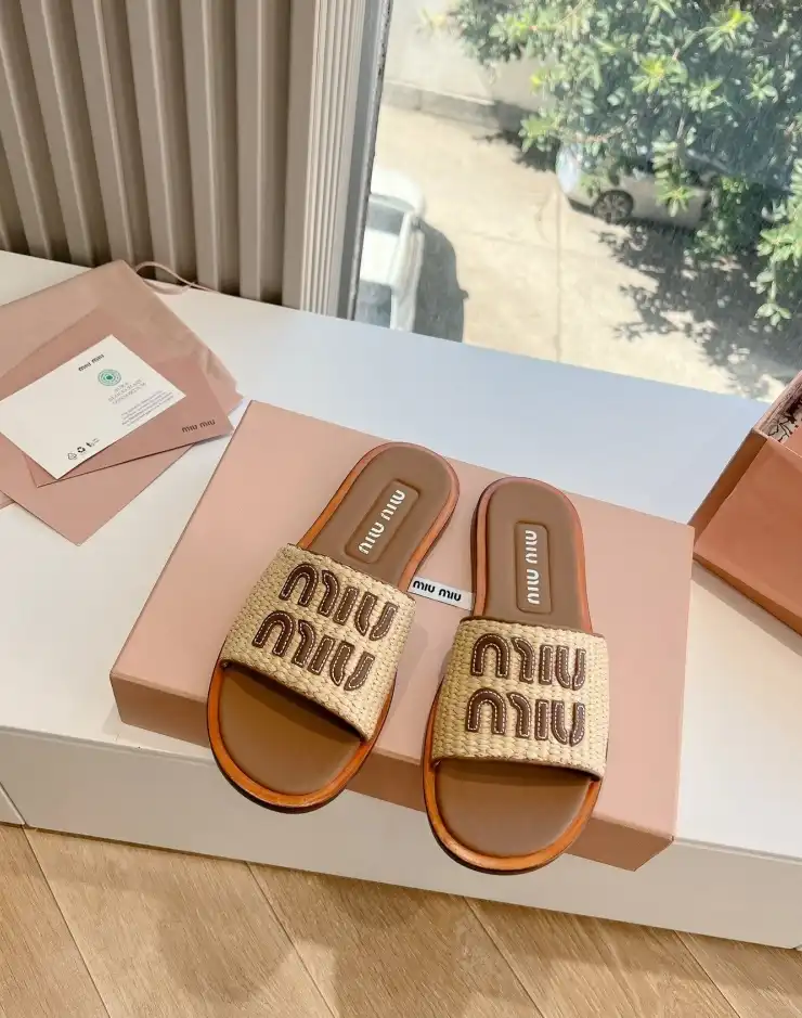 hype Miu Miu flat shoes