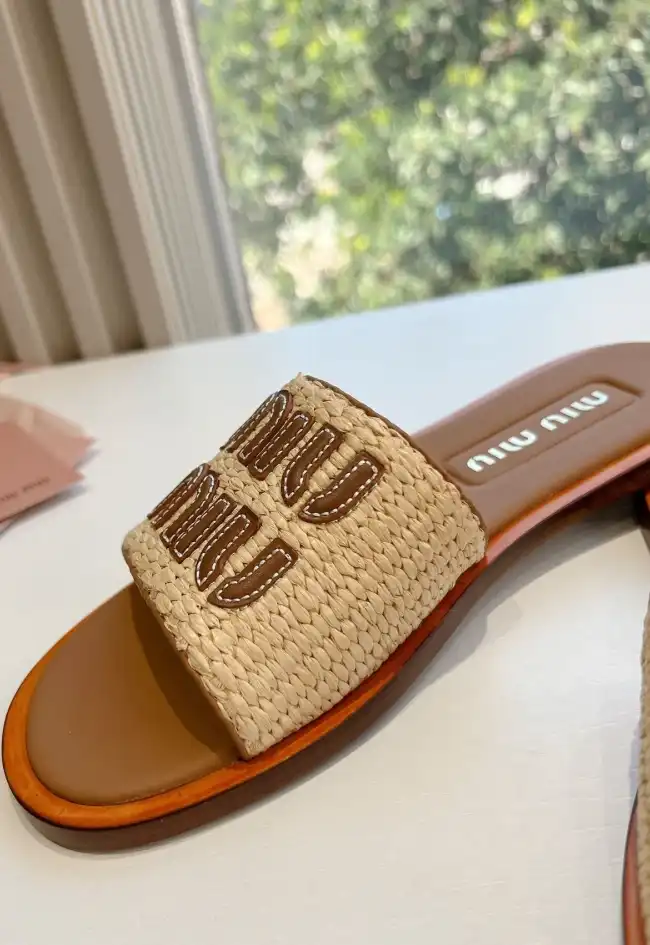 hype Miu Miu flat shoes