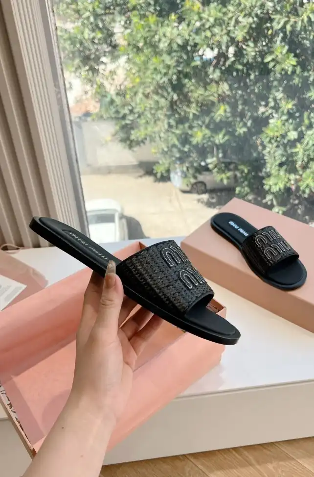 hype Miu Miu flat shoes