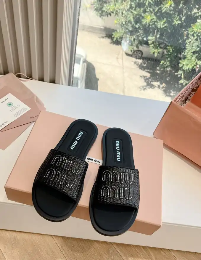 hype Miu Miu flat shoes