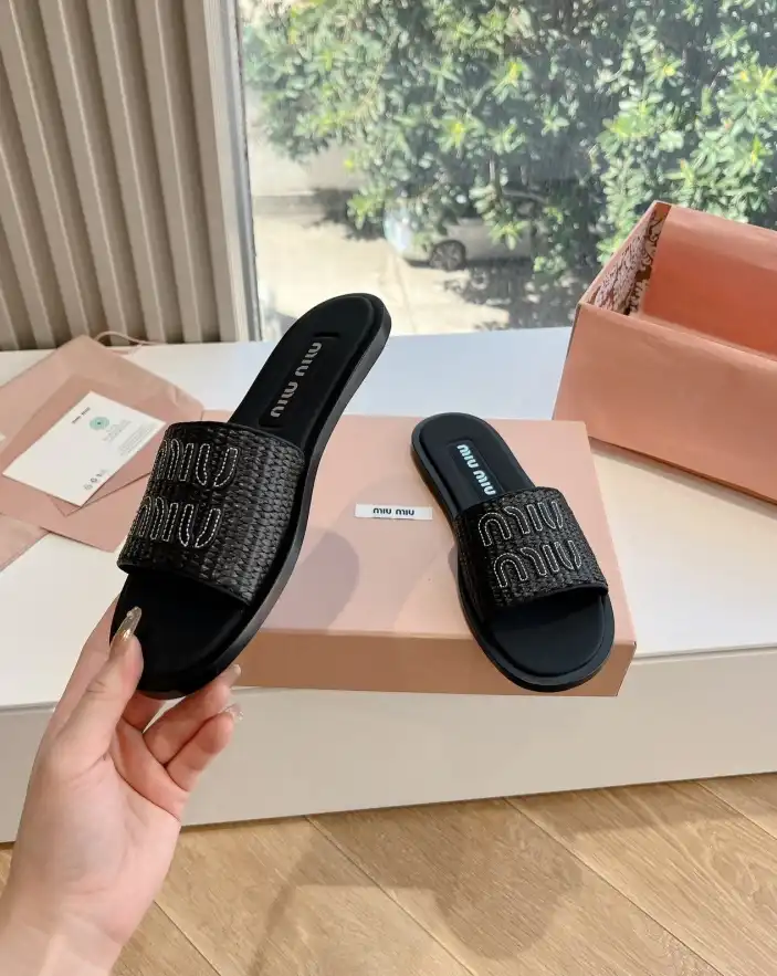 hype Miu Miu flat shoes