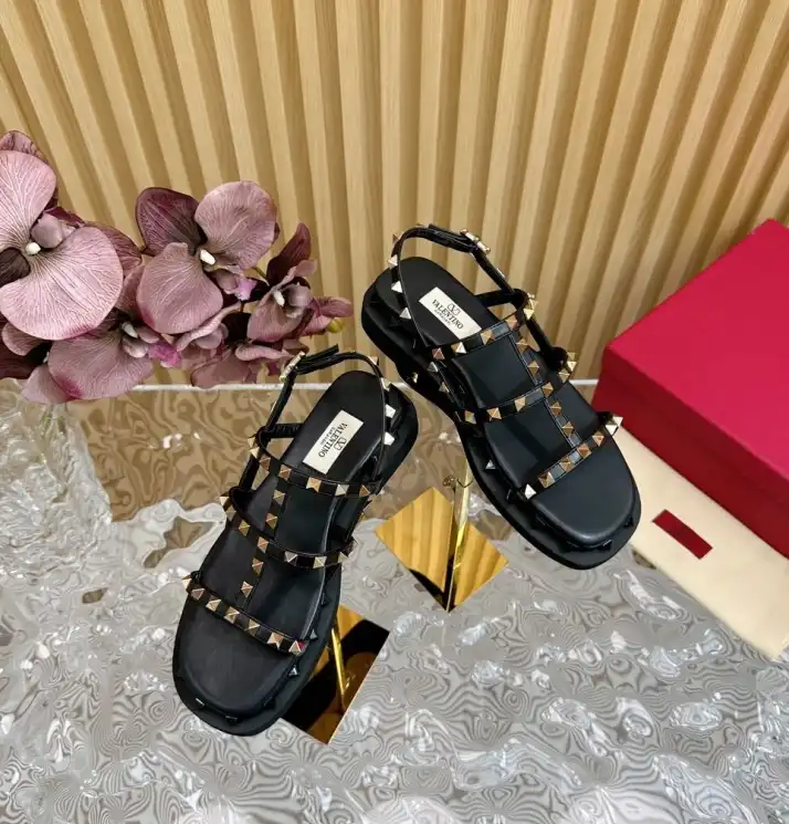 hype Valentino Sandals