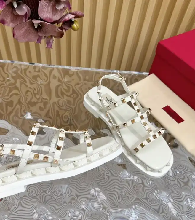 hype Valentino Sandals