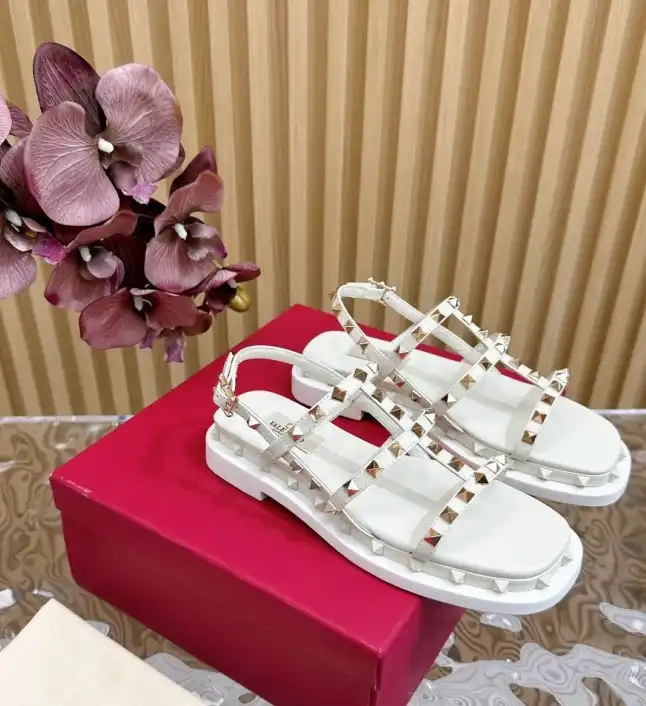 hype Valentino Sandals