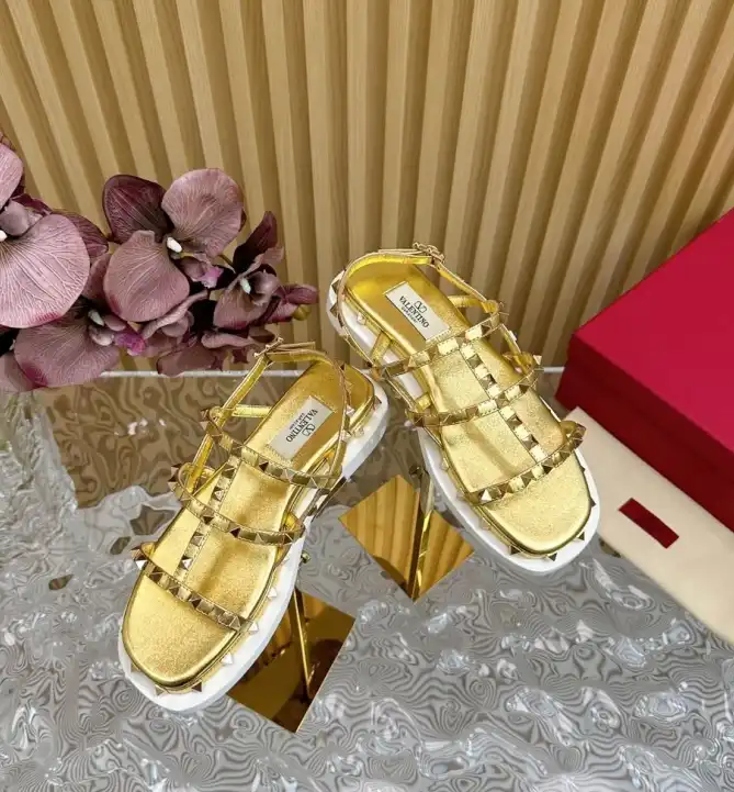 hype Valentino Sandals