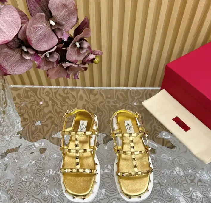 hype Valentino Sandals