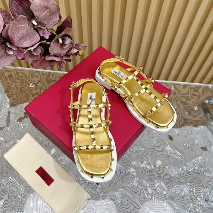 hype Valentino Sandals