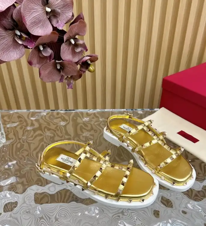 hype Valentino Sandals